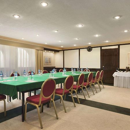 Ramada By Wyndham Bahrain Hotel Manamah Buitenkant foto