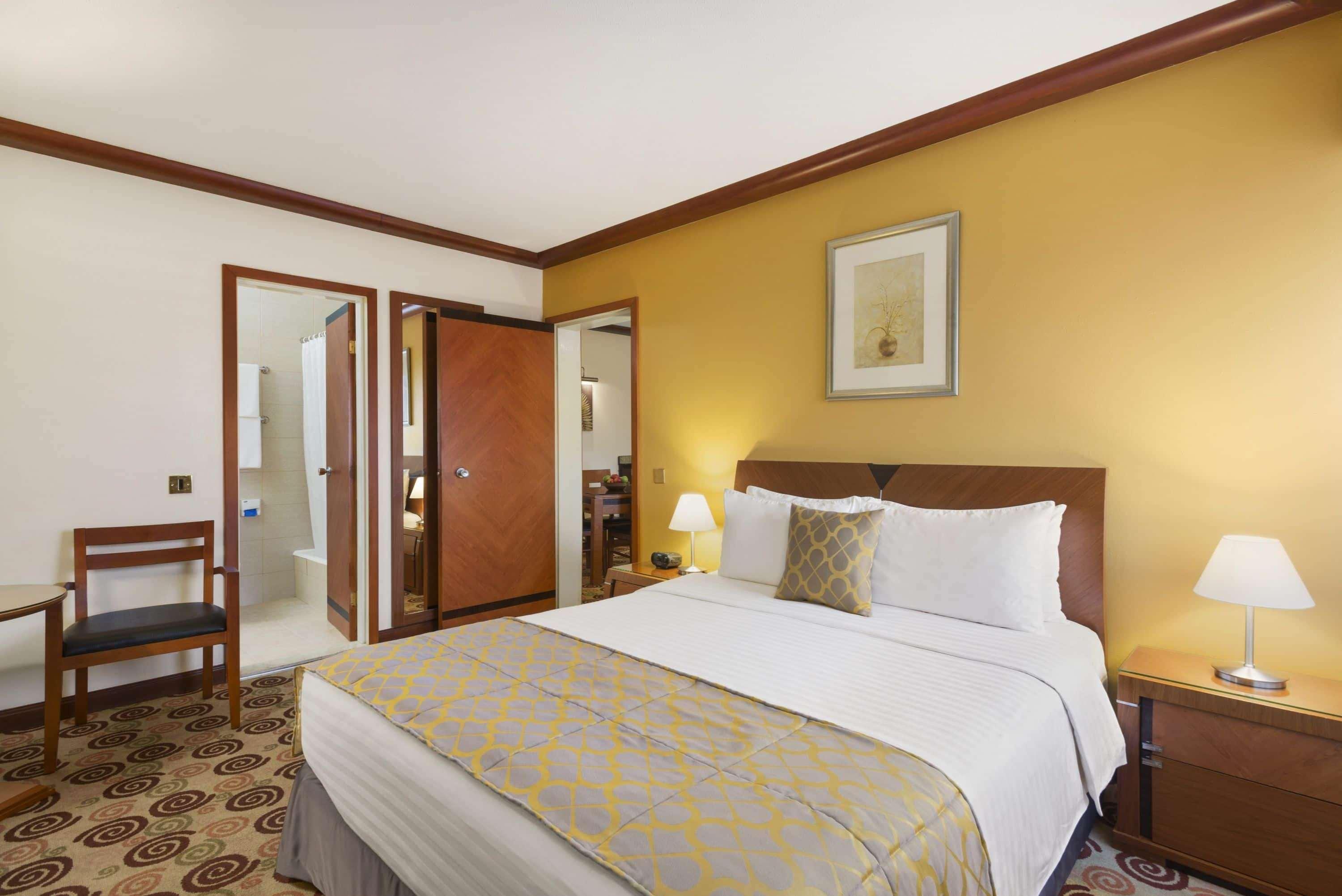 Ramada By Wyndham Bahrain Hotel Manamah Buitenkant foto