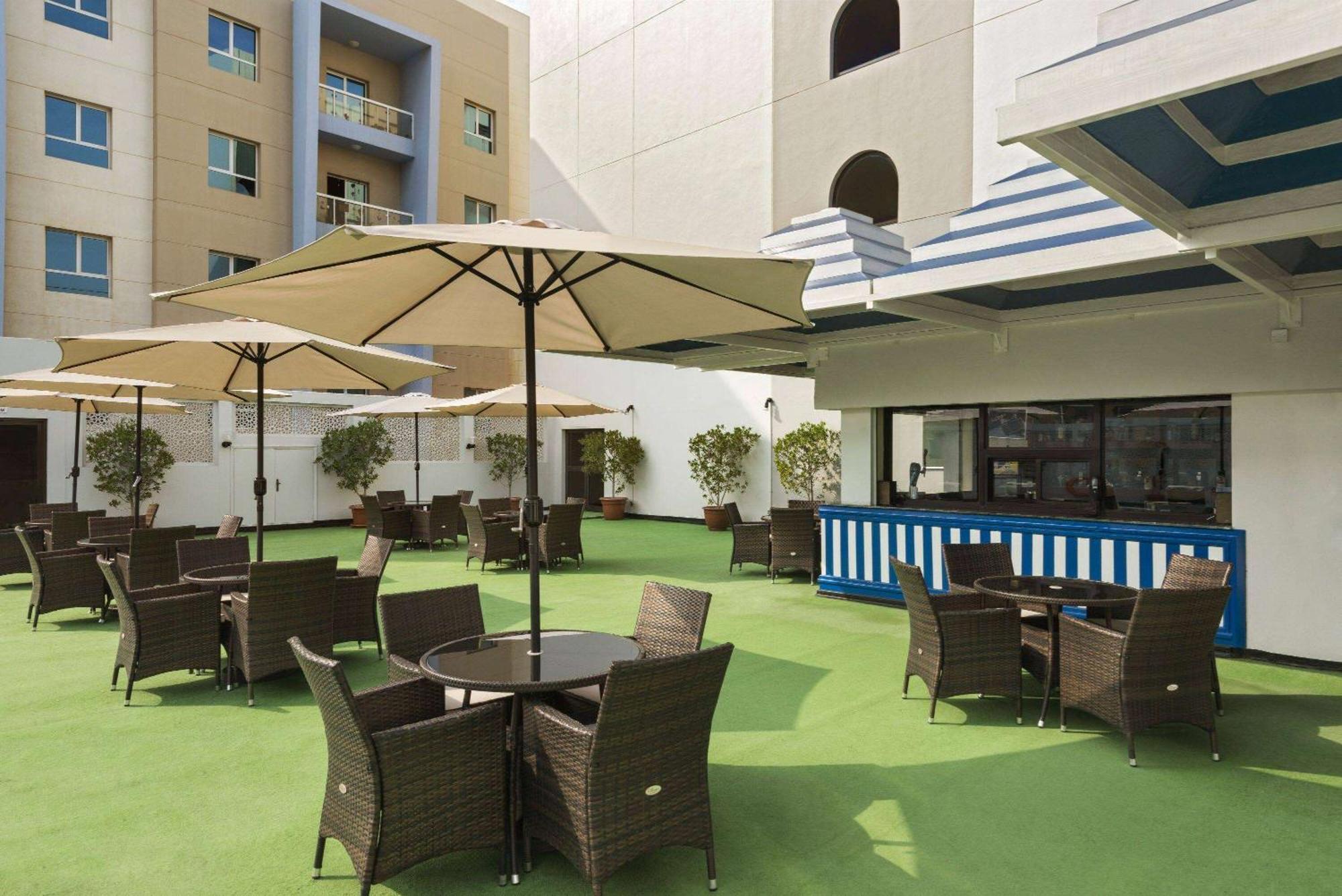 Ramada By Wyndham Bahrain Hotel Manamah Buitenkant foto