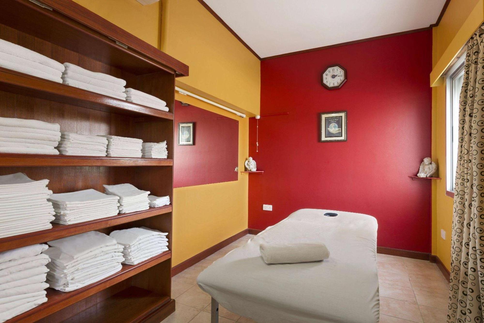 Ramada By Wyndham Bahrain Hotel Manamah Buitenkant foto