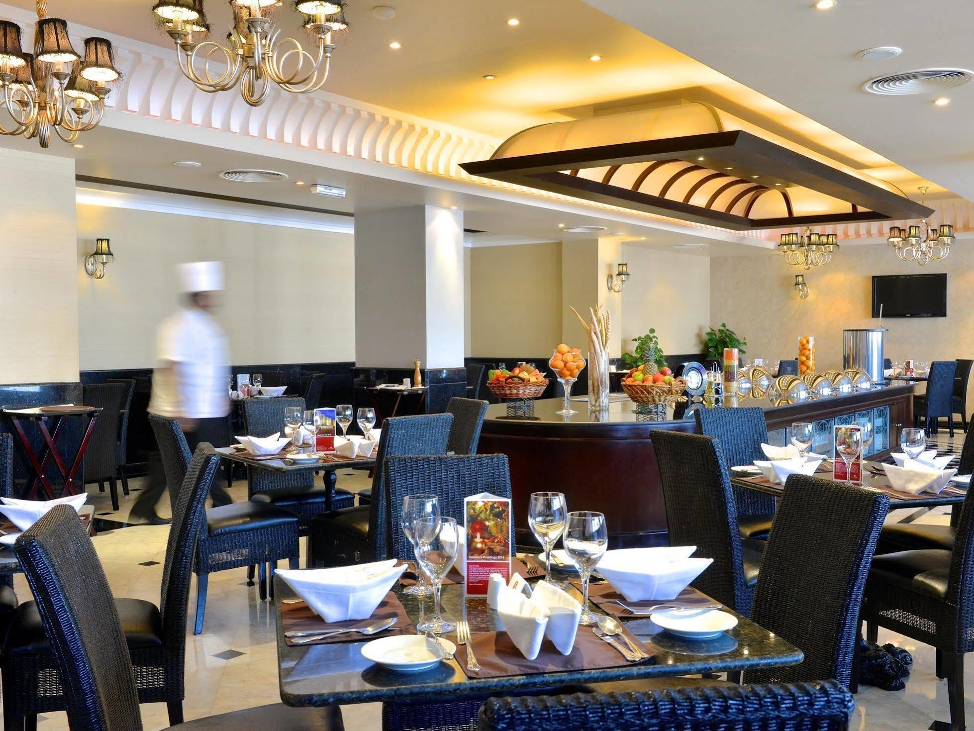Ramada By Wyndham Bahrain Hotel Manamah Buitenkant foto