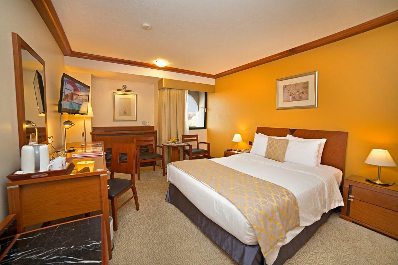 Ramada By Wyndham Bahrain Hotel Manamah Buitenkant foto