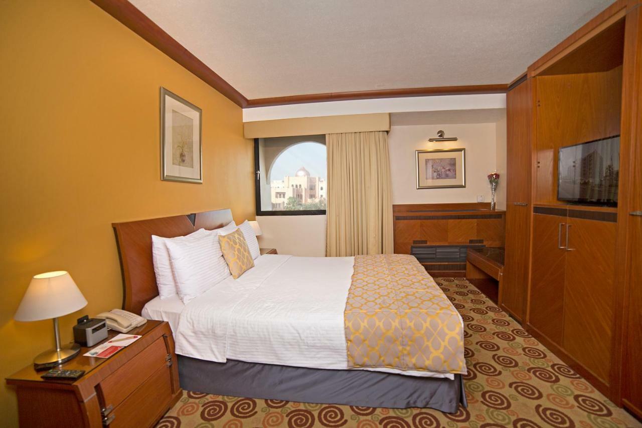 Ramada By Wyndham Bahrain Hotel Manamah Buitenkant foto