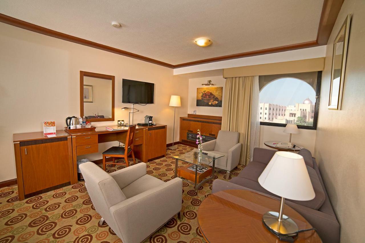 Ramada By Wyndham Bahrain Hotel Manamah Buitenkant foto