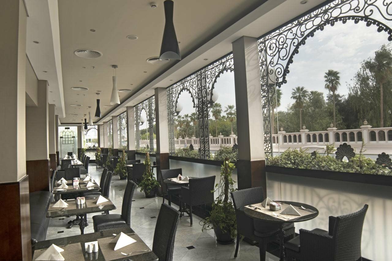 Ramada By Wyndham Bahrain Hotel Manamah Buitenkant foto