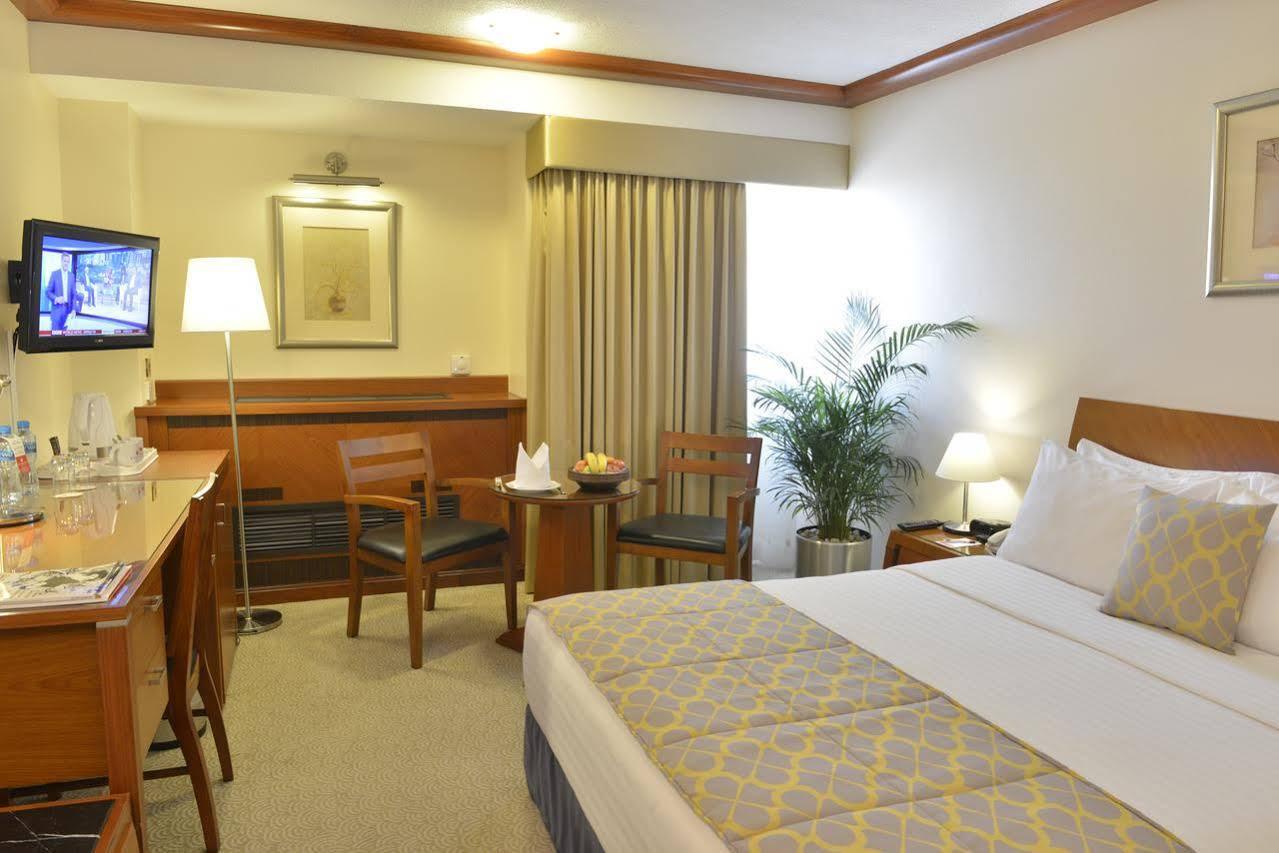 Ramada By Wyndham Bahrain Hotel Manamah Buitenkant foto