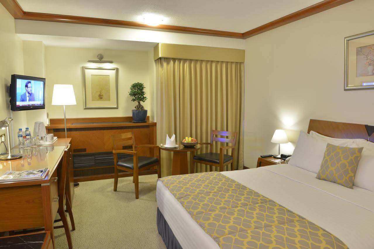 Ramada By Wyndham Bahrain Hotel Manamah Buitenkant foto