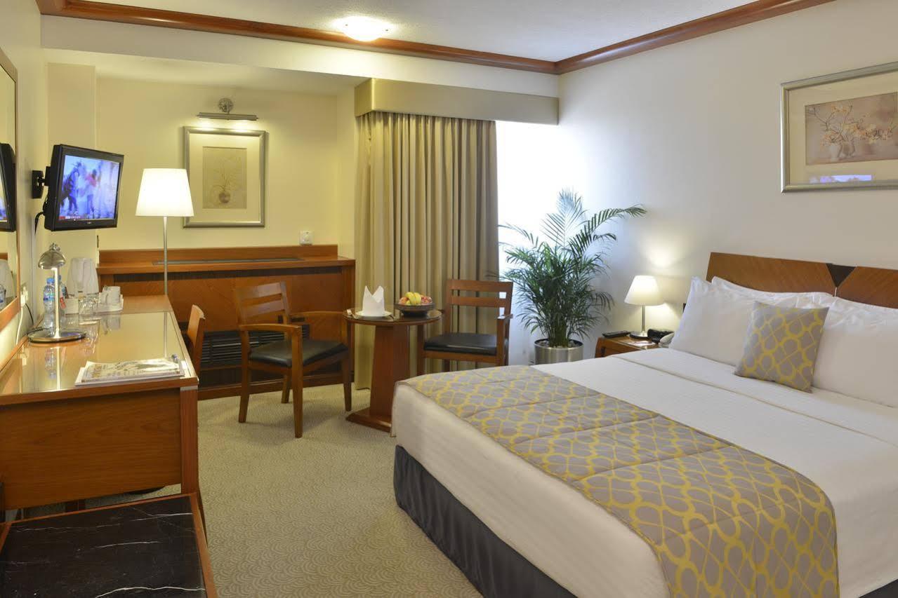 Ramada By Wyndham Bahrain Hotel Manamah Buitenkant foto